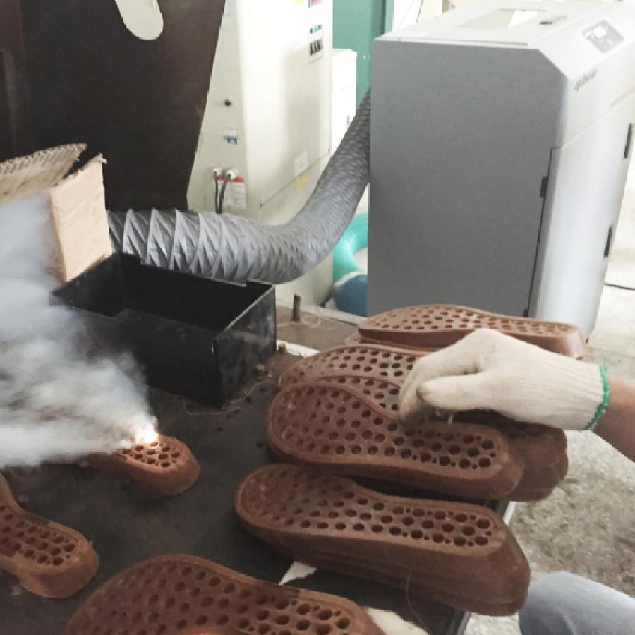 激光雕刻鞋底烟雾处理